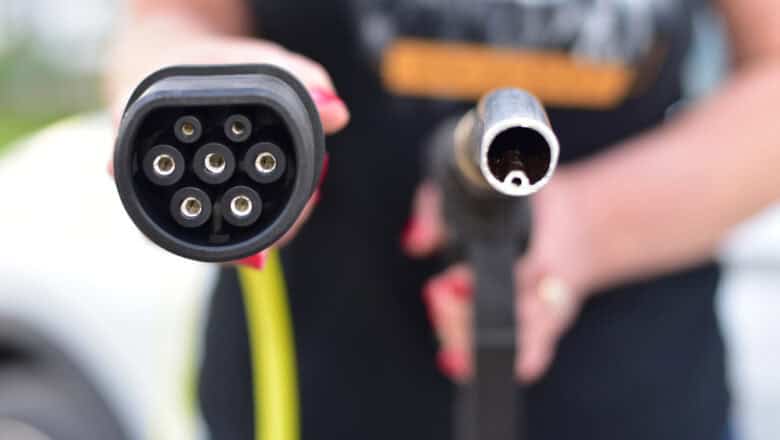 Elektrisk bil eller bensinbil – hva bør du velge?