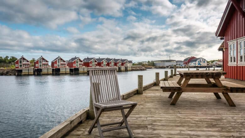Slik vedlikeholder du terrasse og platting gjennom året